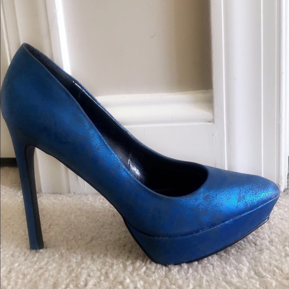 Pointy Blue Heels 🔵